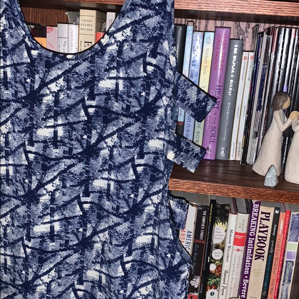 Navy & Cream Graphic Tank w/Side Cut Outs - Picture 5 of 5